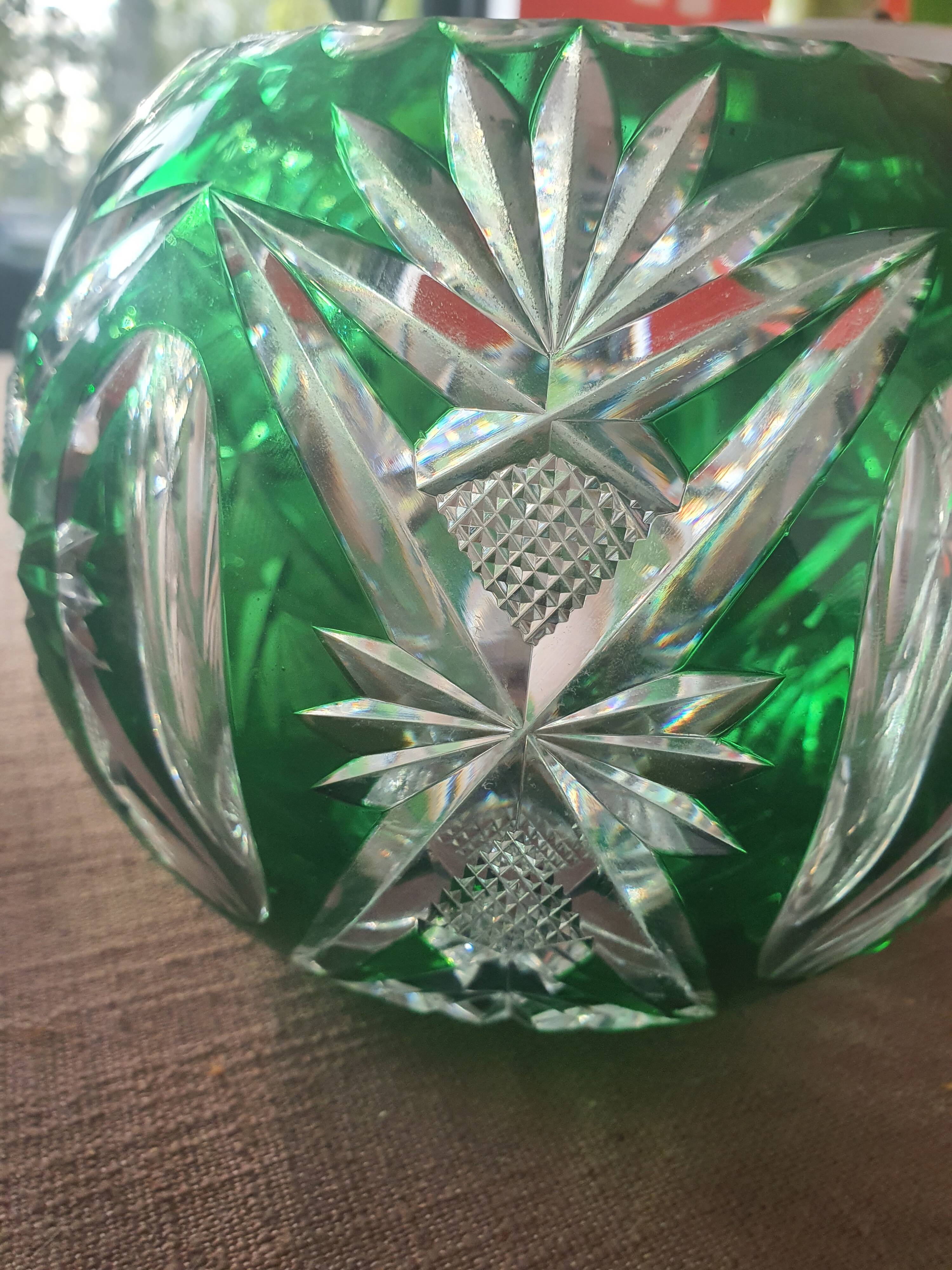 Vase boule cristal taillé
