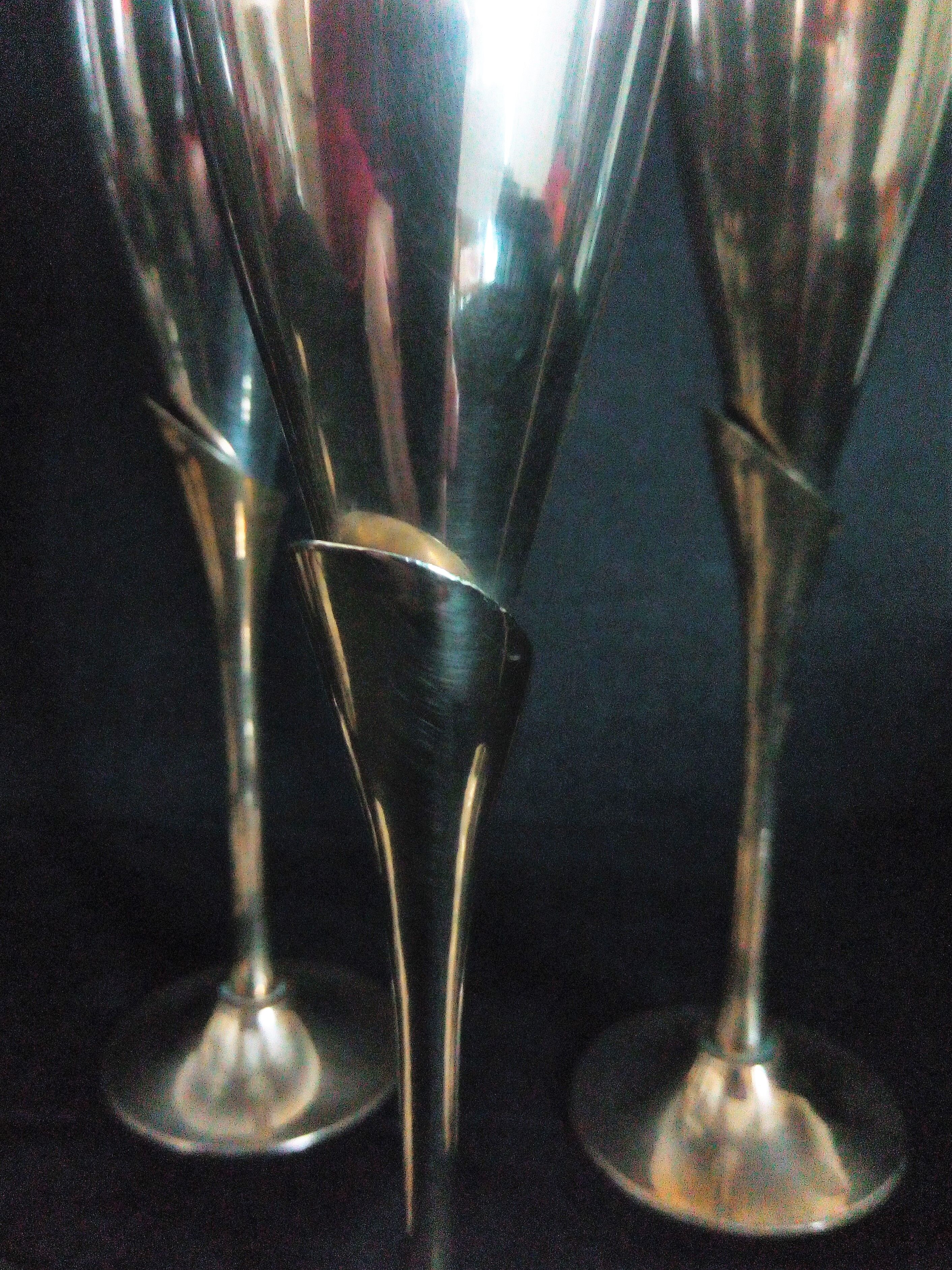 Lot of 12 silver metal flutes on brass stand