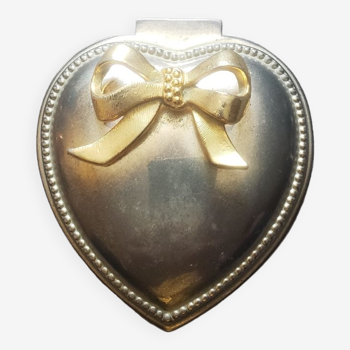 Jewelry box in the shape of a heart