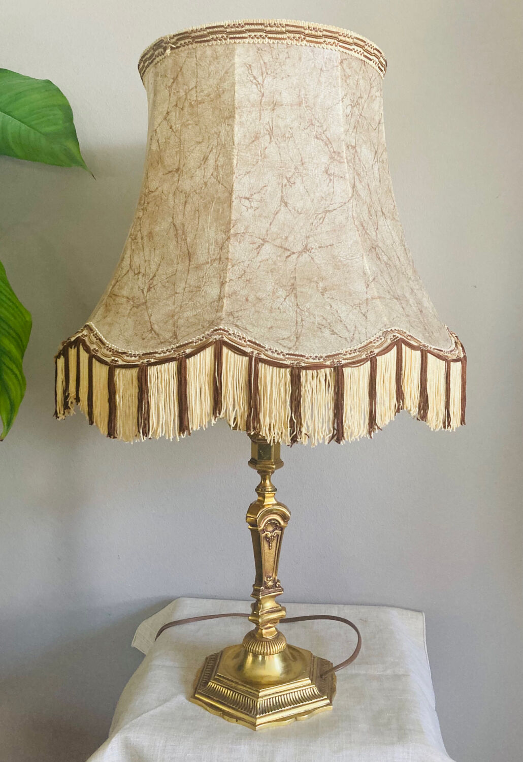 Empire / Directoire living room lamp in gilded bronze, mid-20th century