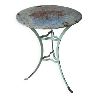 Garden pedestal table