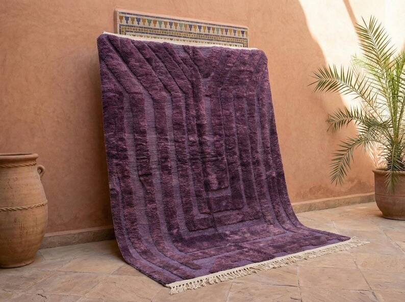 Handmade pure wool rug, size 200/300 cm.