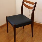 4 Scandinavian chairs in wood and faux leather, 1970.