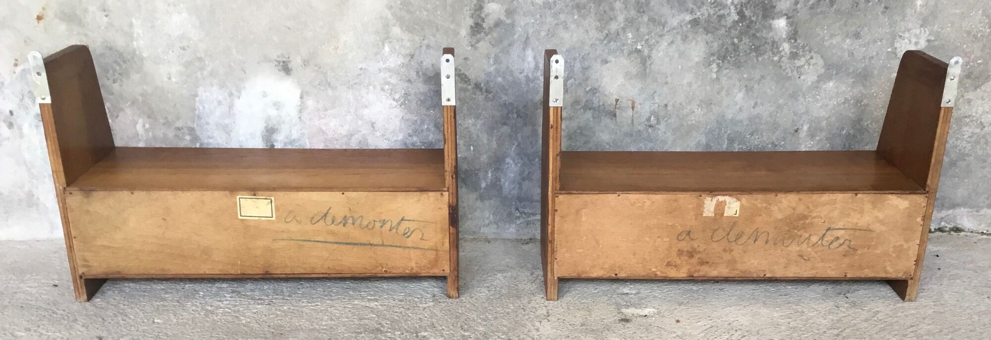 Pair of modernist fin wall shelves in solid oak - 1950
