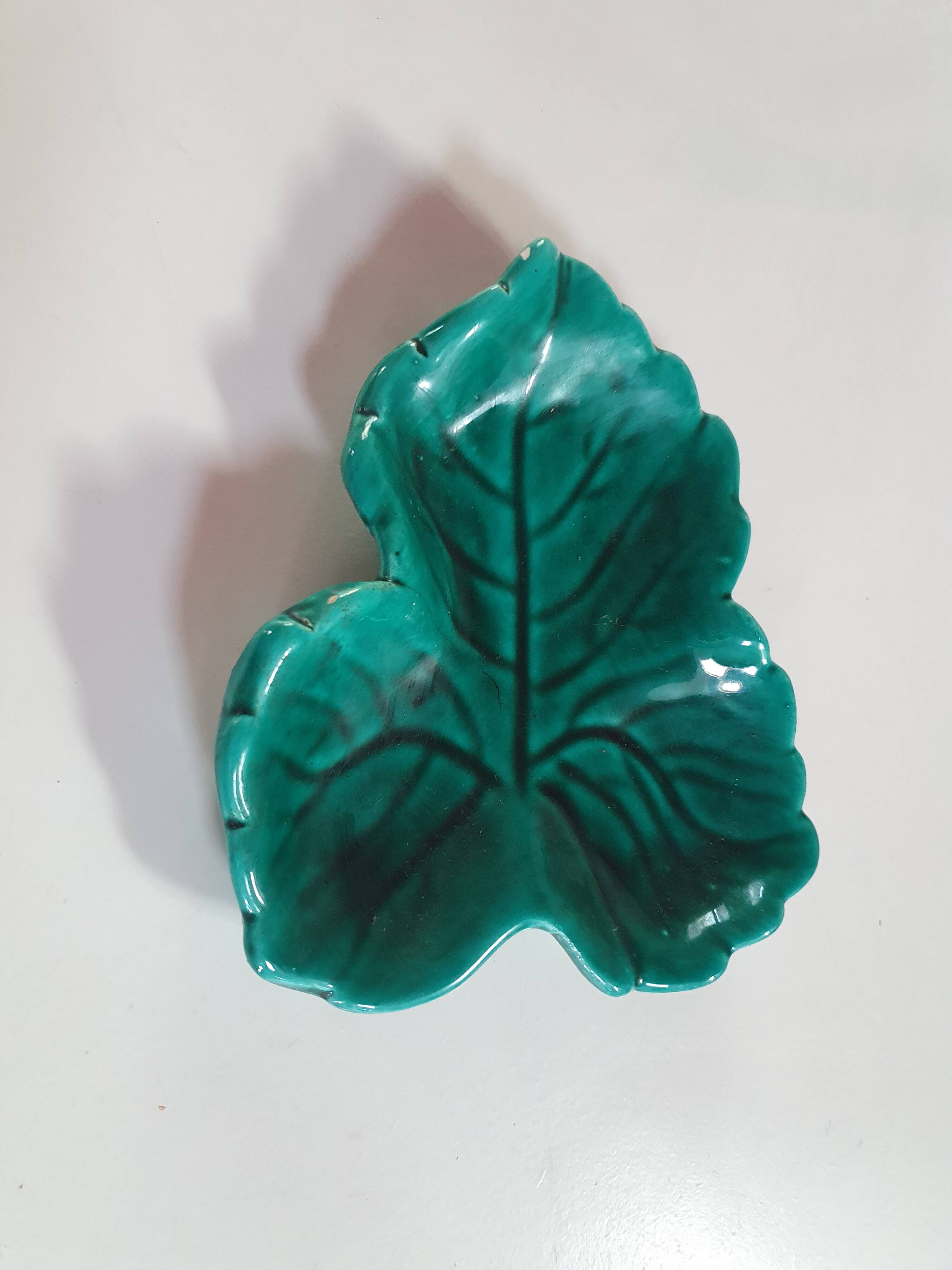 empty pocket cup vintage green ceramic leaf shape 3 leaves VALLAURIS