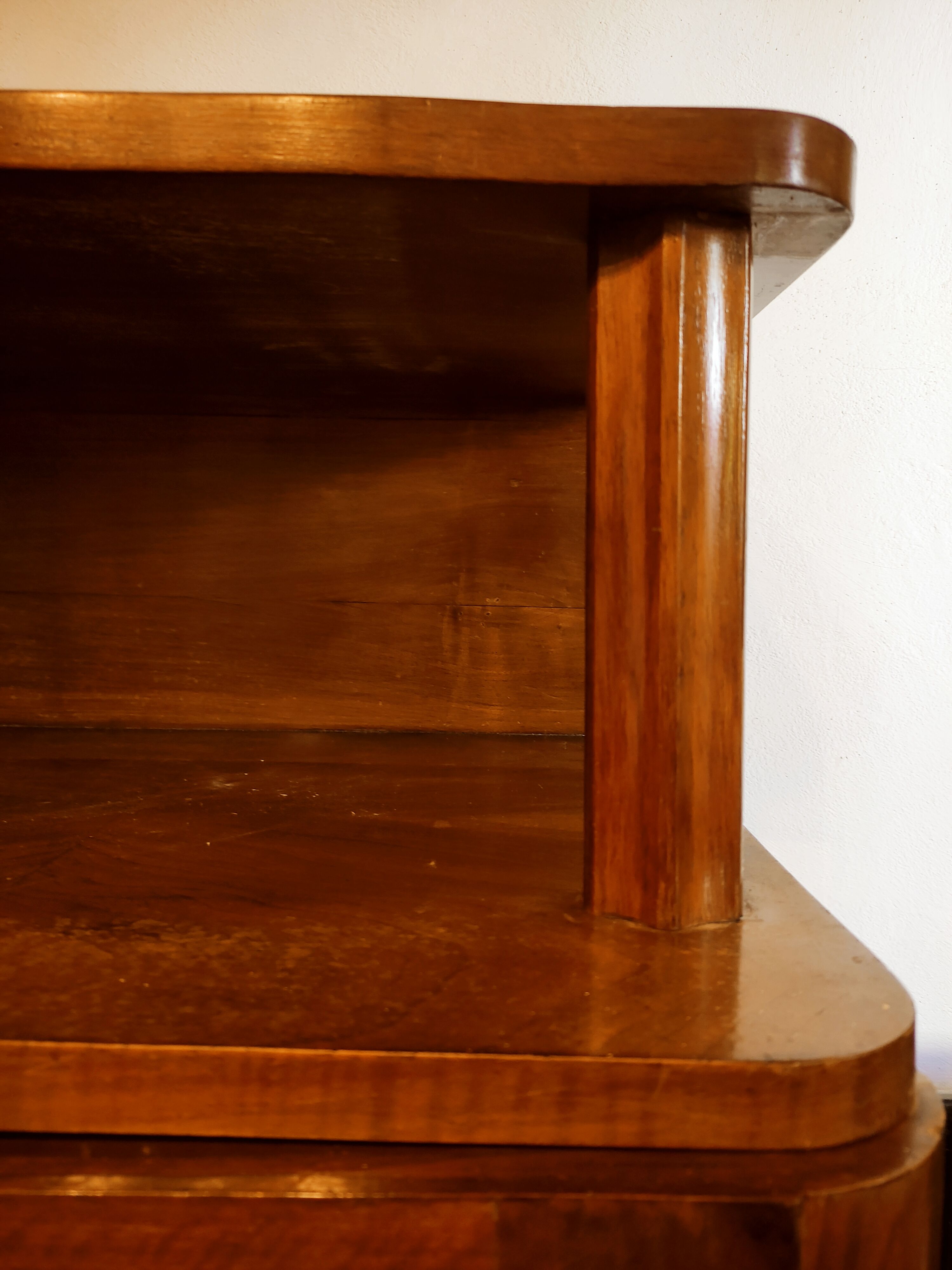 Armoire asymétrique art deco