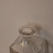 Vintage whisky carafe by Cristal d’Arques with geometric design and stopper – H 26 cm