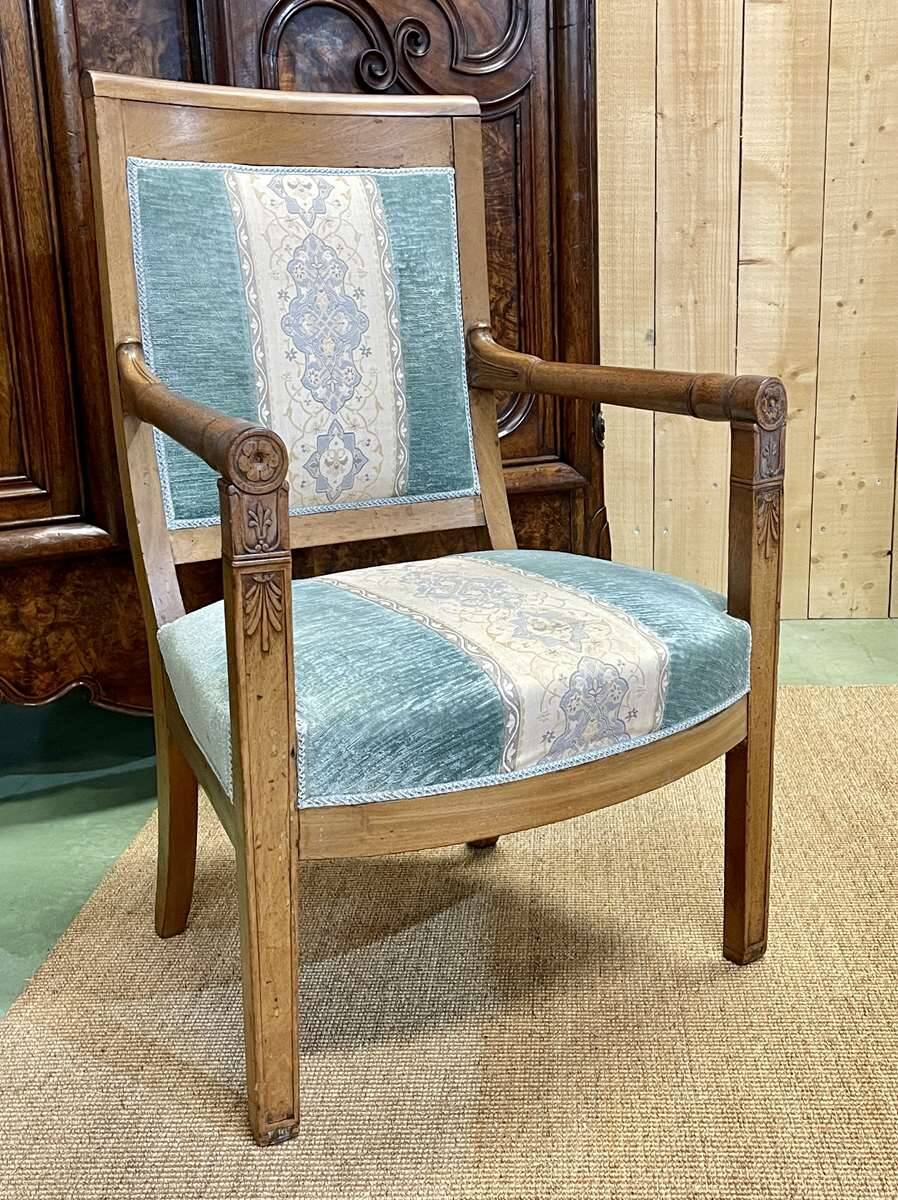 Restoration period armchair in walnut from the 19th century
