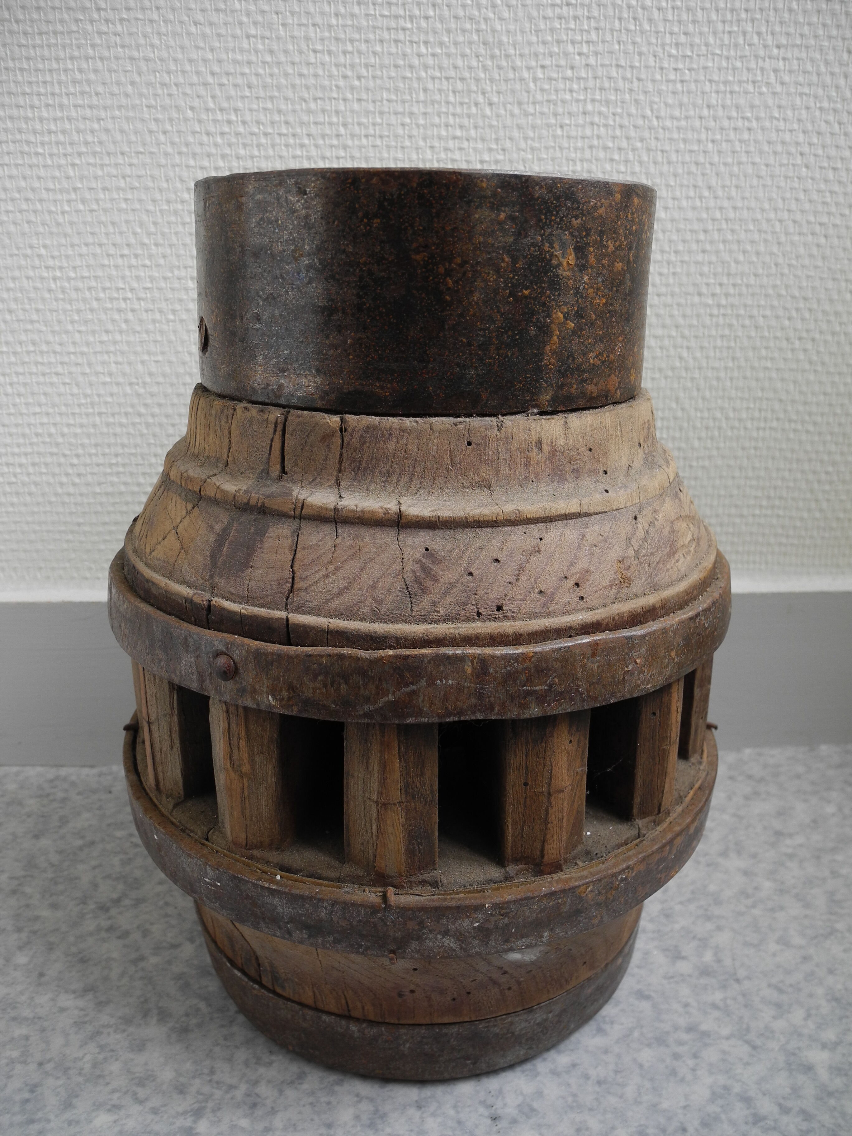 Old hub wheel cart deco country old wood wagon wheel hub