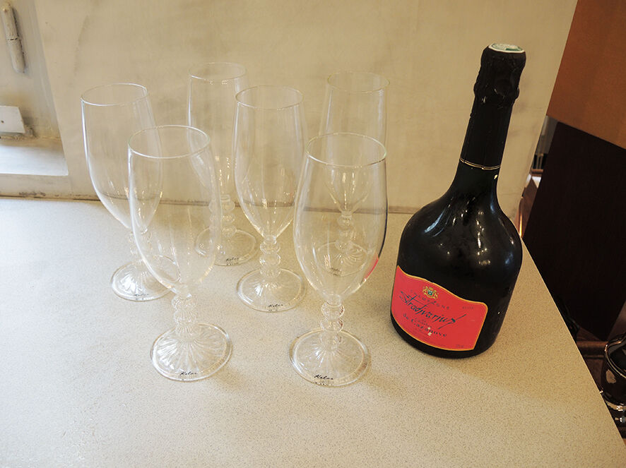 6 champagne flutes in blown glass