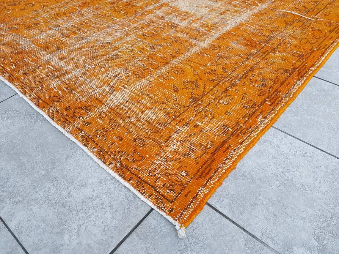 Tapis vintage orange surteint