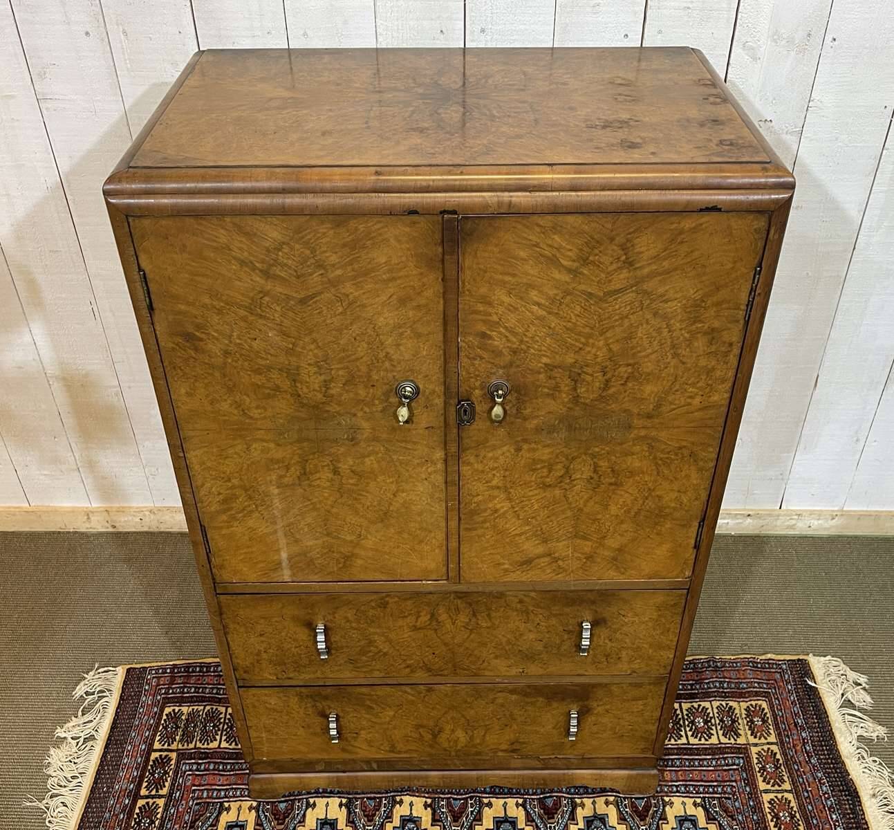 1950s English sideboard with drawers, Art Deco style, in walnut burl.