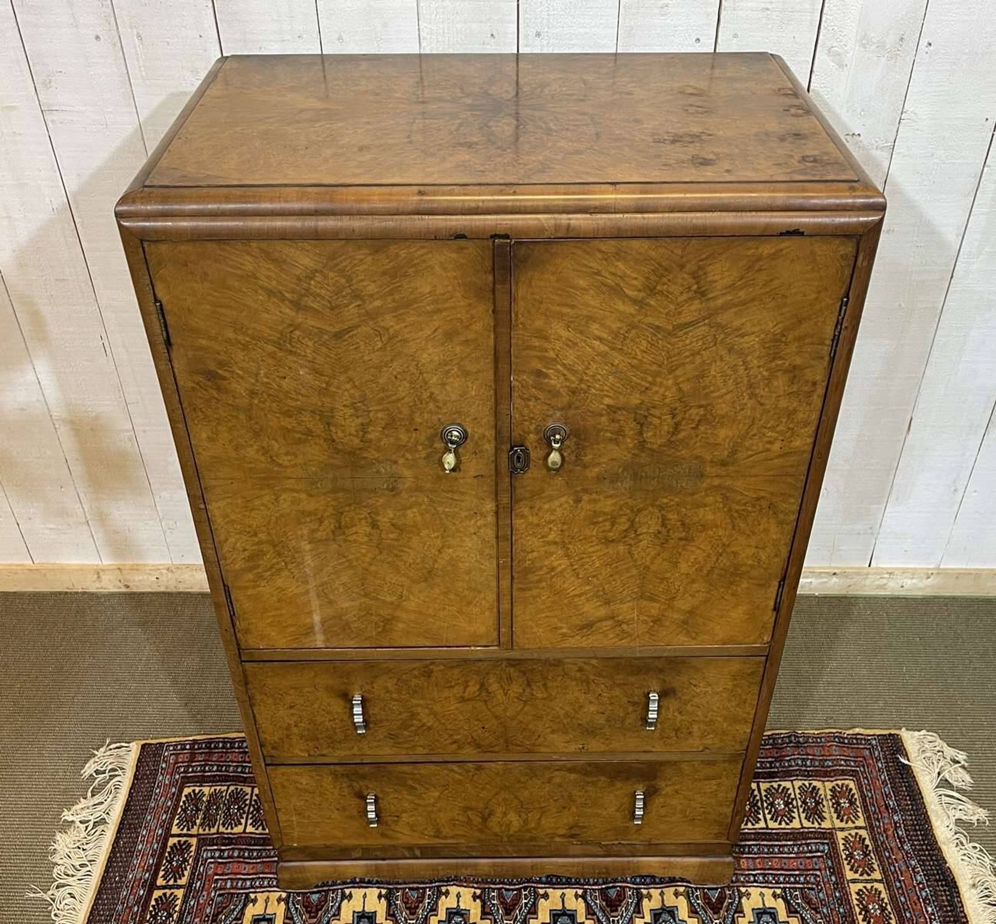 1950s English sideboard with drawers, Art Deco style, in walnut burl.