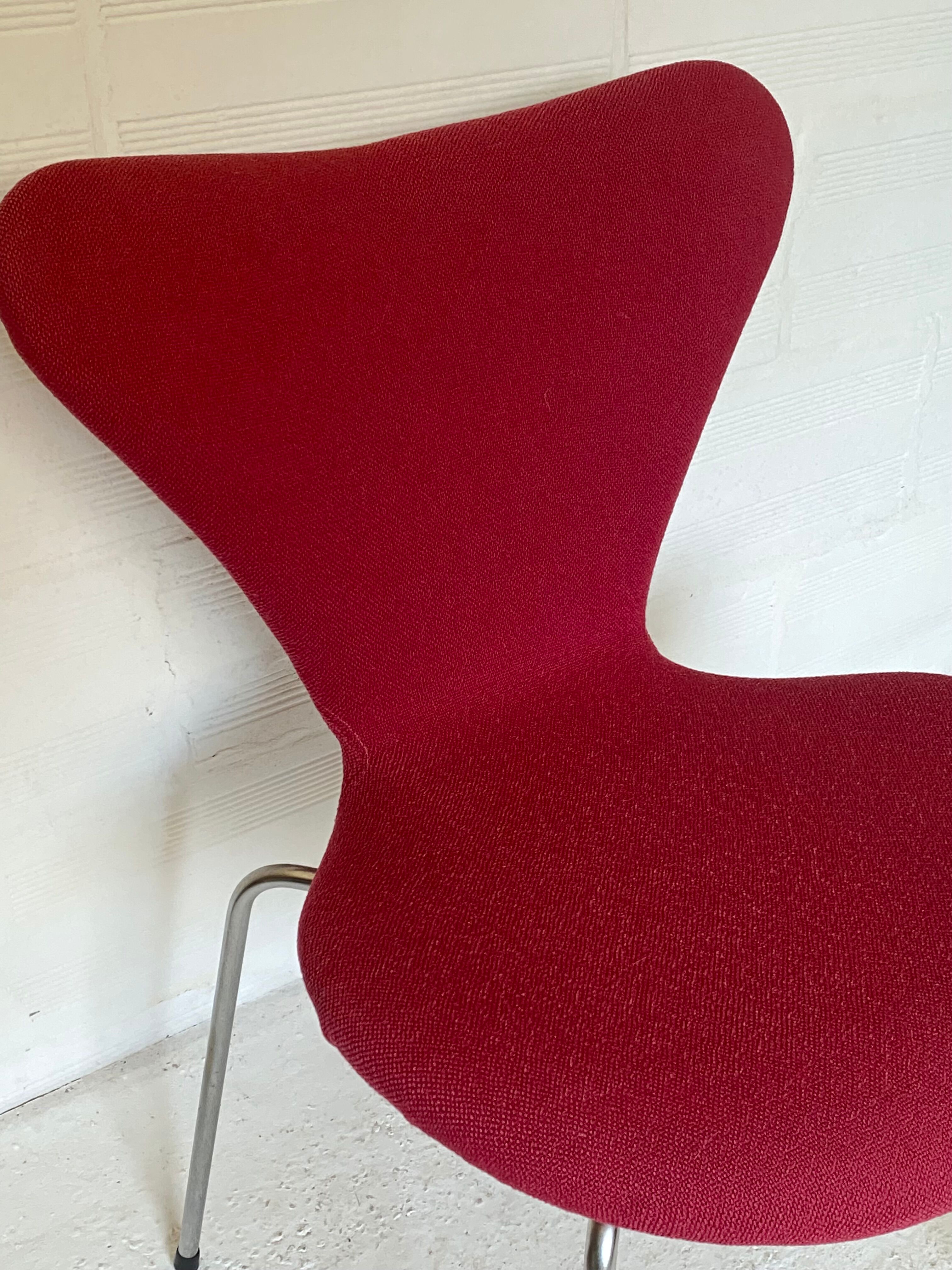 Pink chair 3107 by Arne Jacobsen