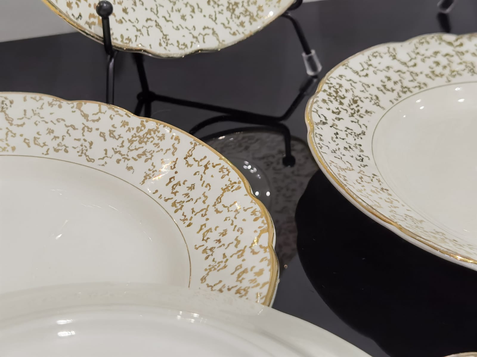 White and golden dessert plates Villeroy and Boch