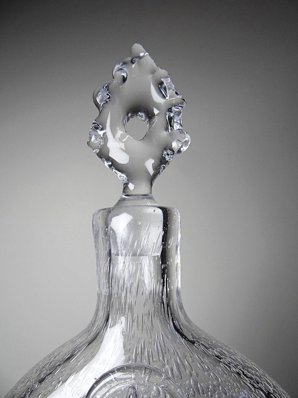 Cognac carafe Daum France Lorraine cross in bubbled crystal, 1960s-70s.