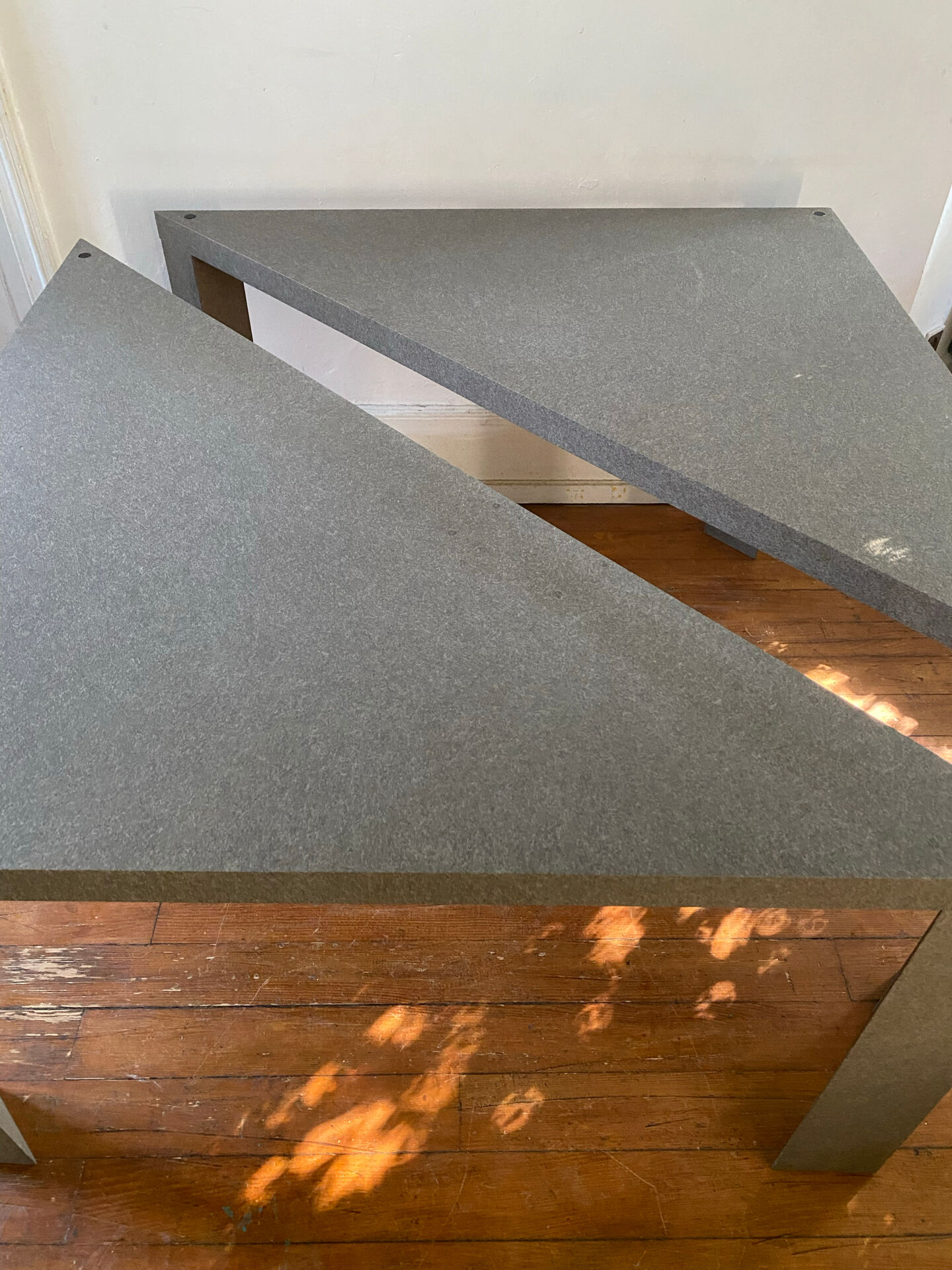 Deux tables Cassina Tangram par Massimo Morozzi vintage design Italie