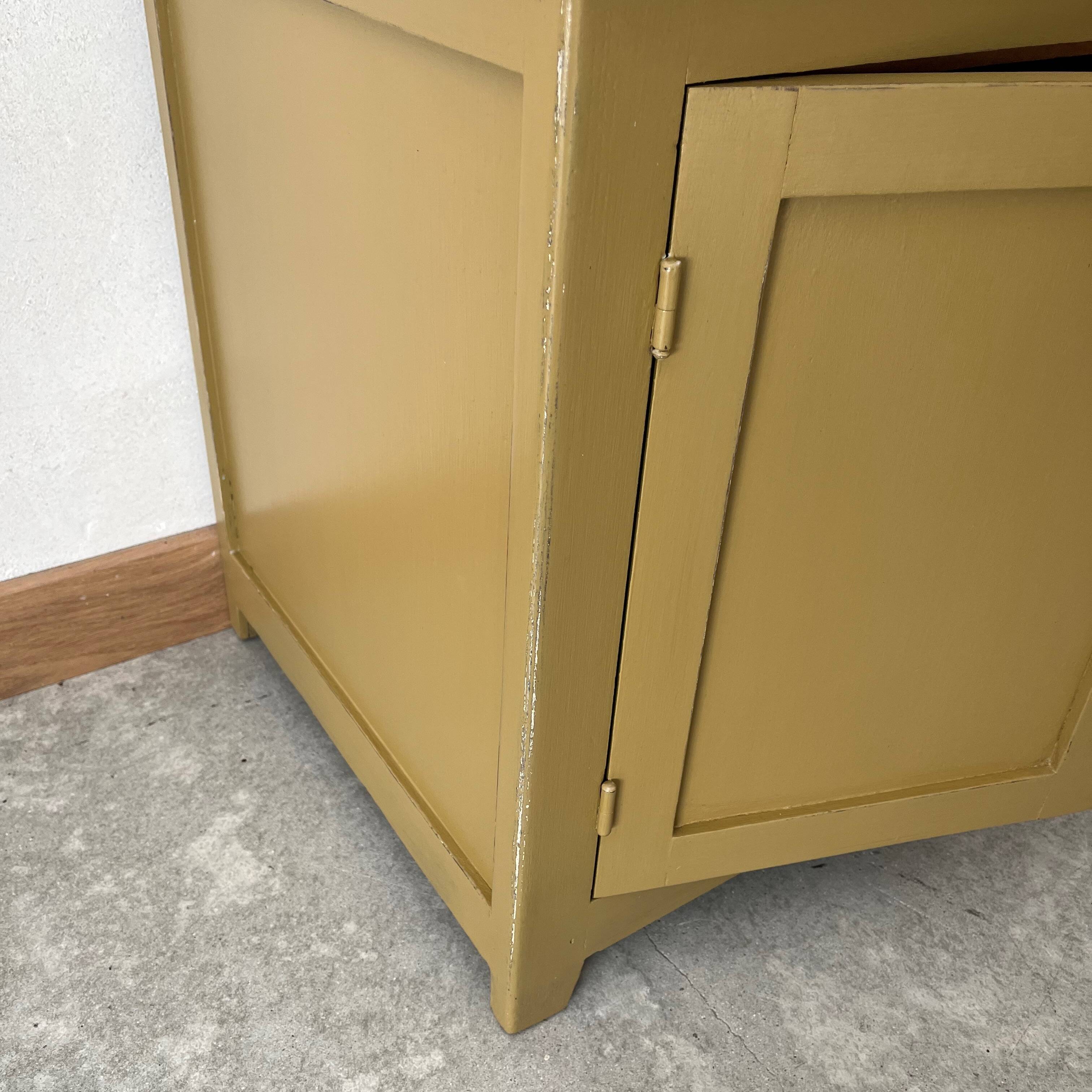 Buffet couleur whisky