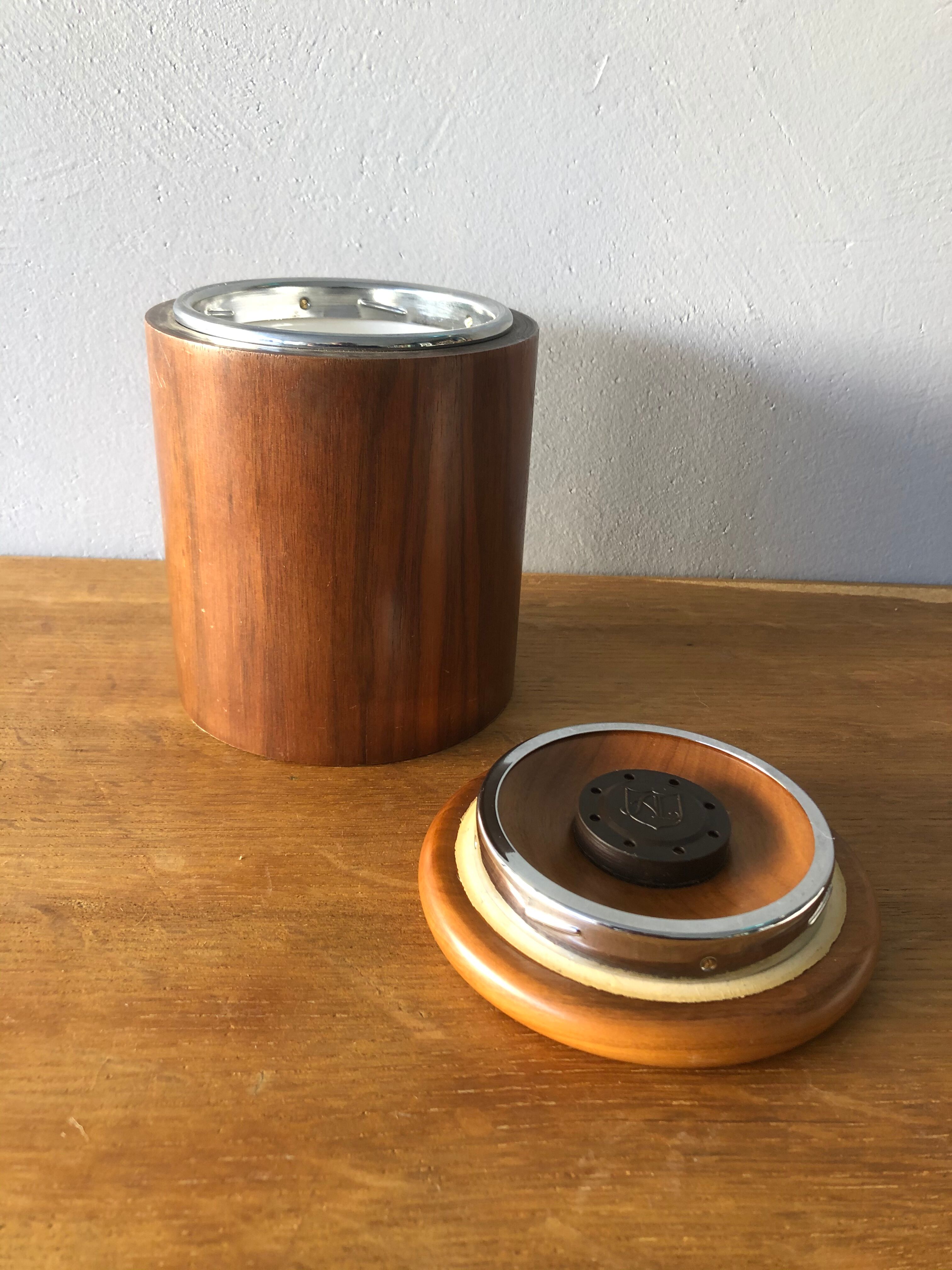 Old tobacco pot, necessary smoker