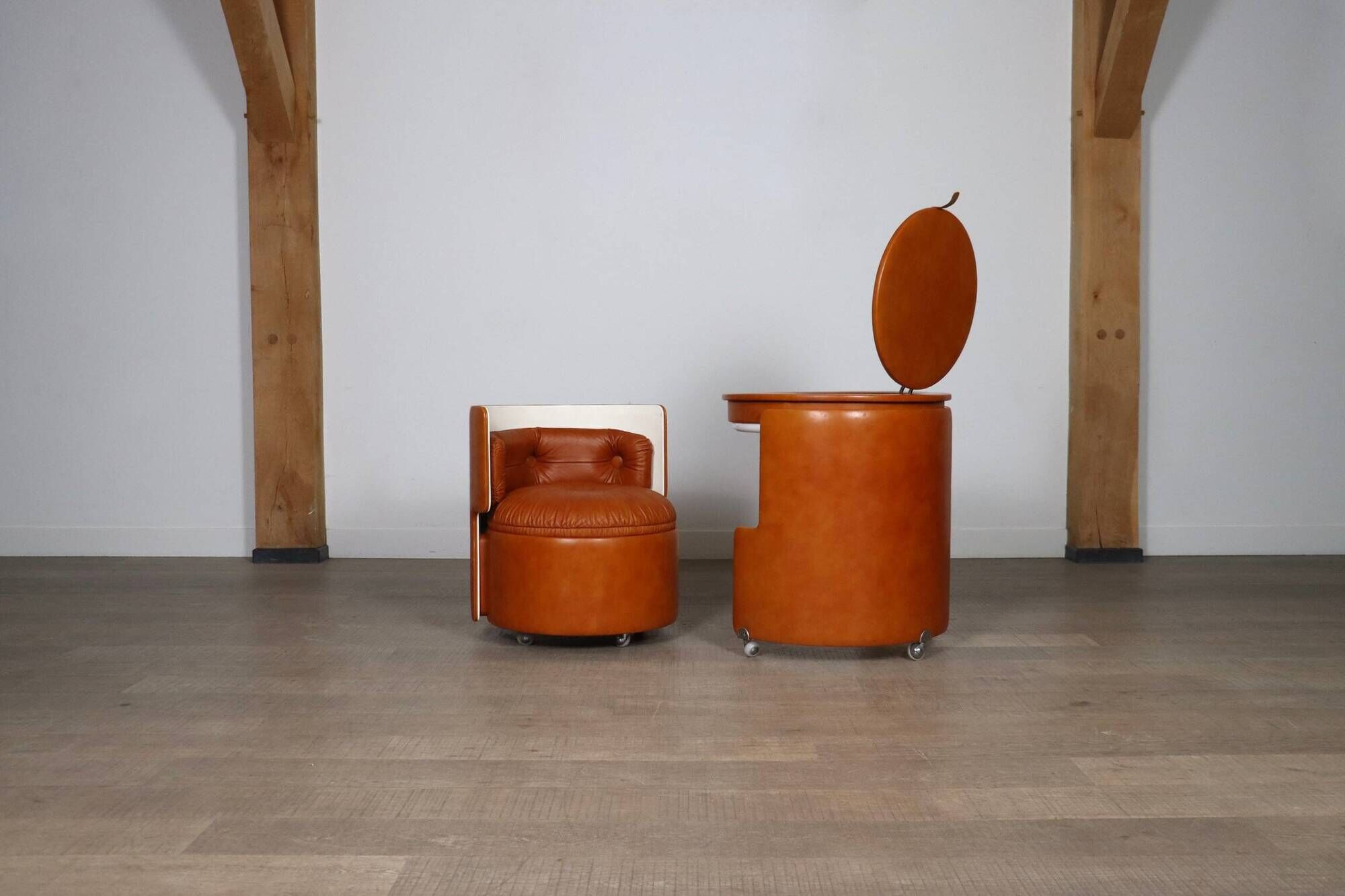Dilly Dally Vanity In Cognac By Luigi Massoni For Poltrona Frau, Italy 1968