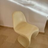 Chaise design en plastique style Panton