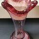 Vase floral/Verrerie de Clichy/Tons camaieus de roses. Motifs à points/Volutes. Haut 25,5 cm