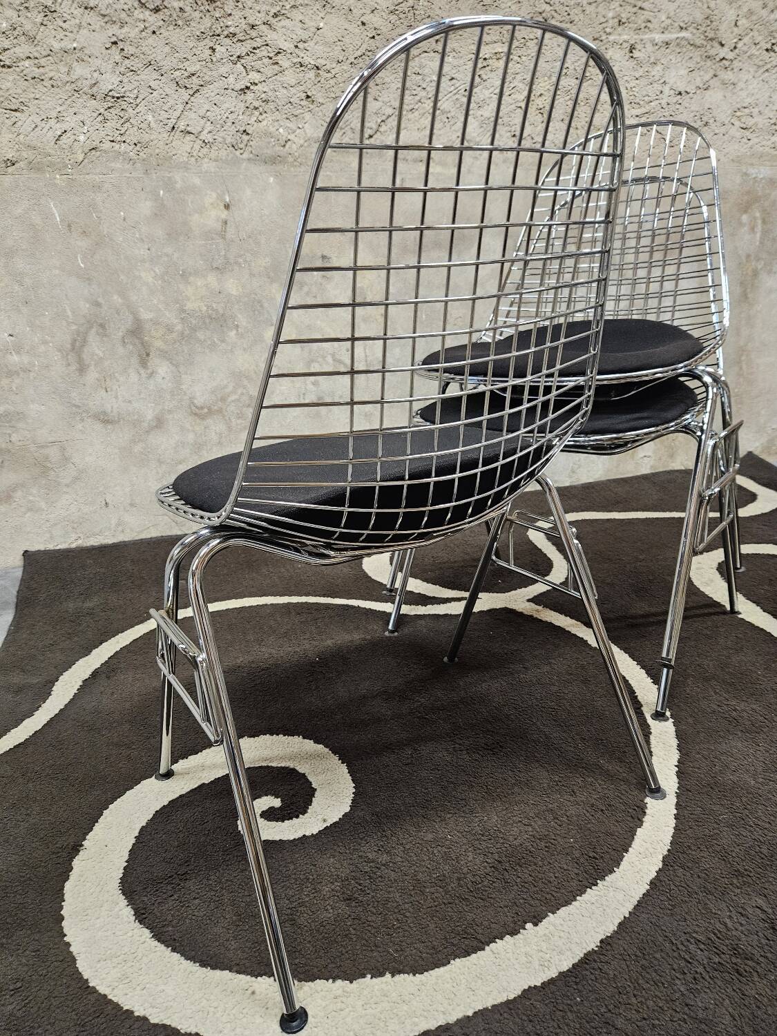 4 metal mesh chairs