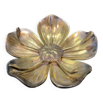 Flower-shaped decoration