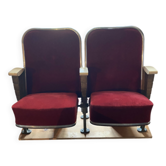Burgundy velvet strapontin