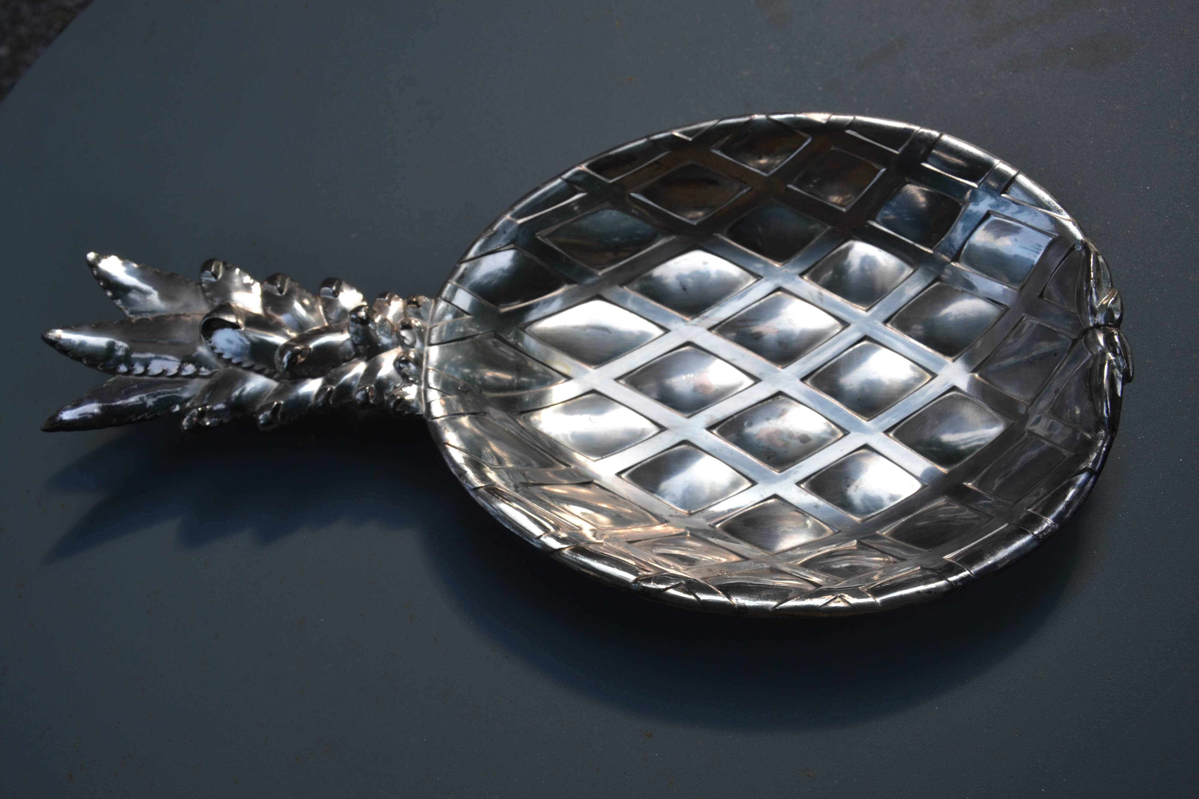 Silver-plated pineapple pocket emptier