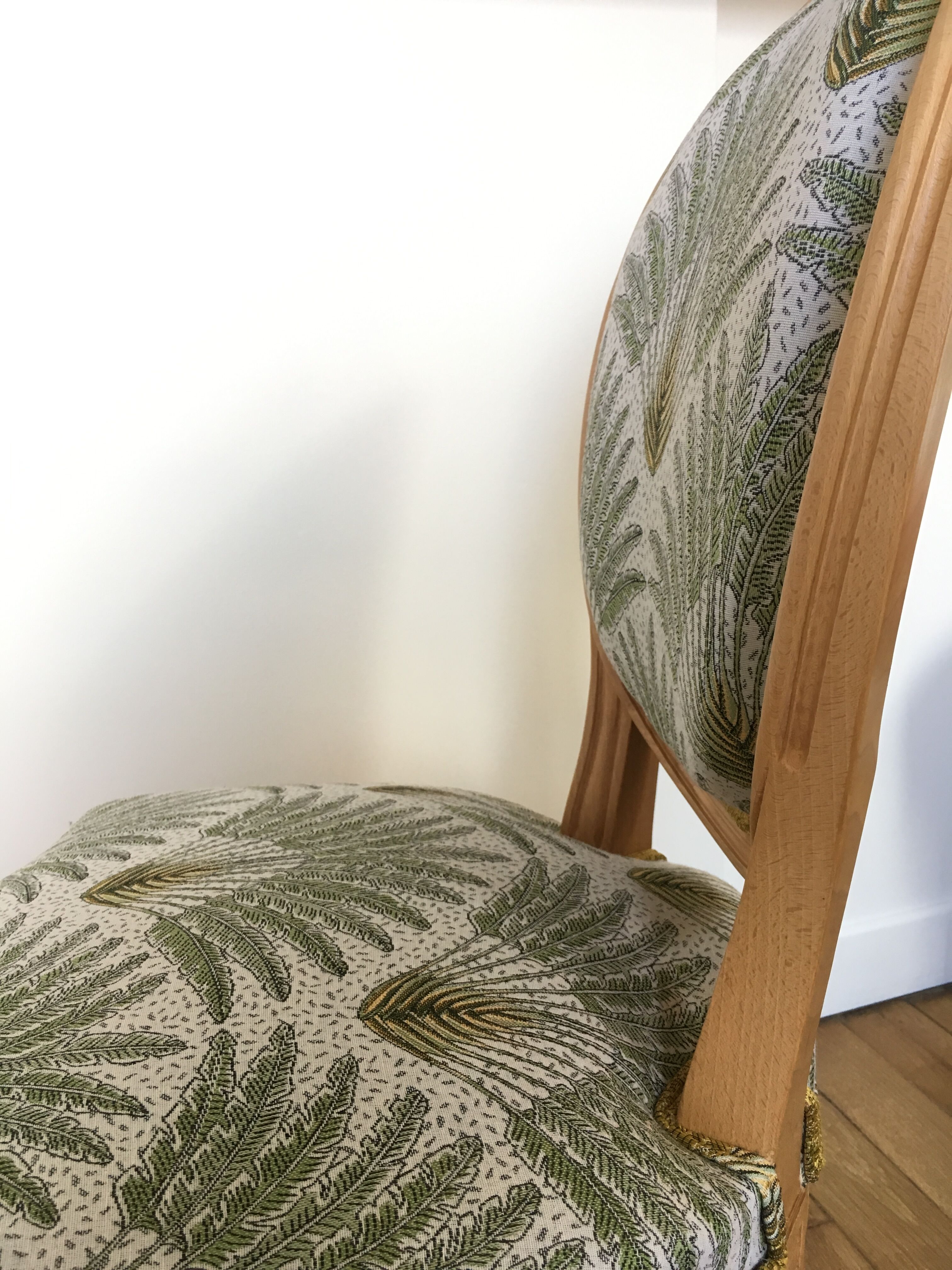 Louis XVI style armchair medallion