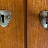 Armoire vintage pieds compas de 1957