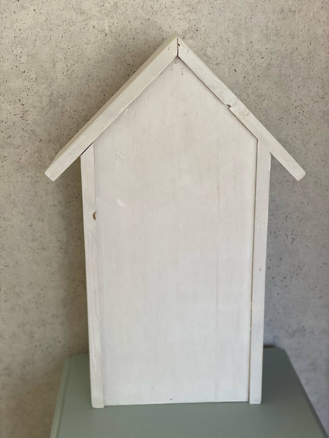 'Lemon' wooden shelf