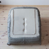 Chauffeuse "Togo" en cuir gris modèle dessiné par Michel Ducaroy 1973