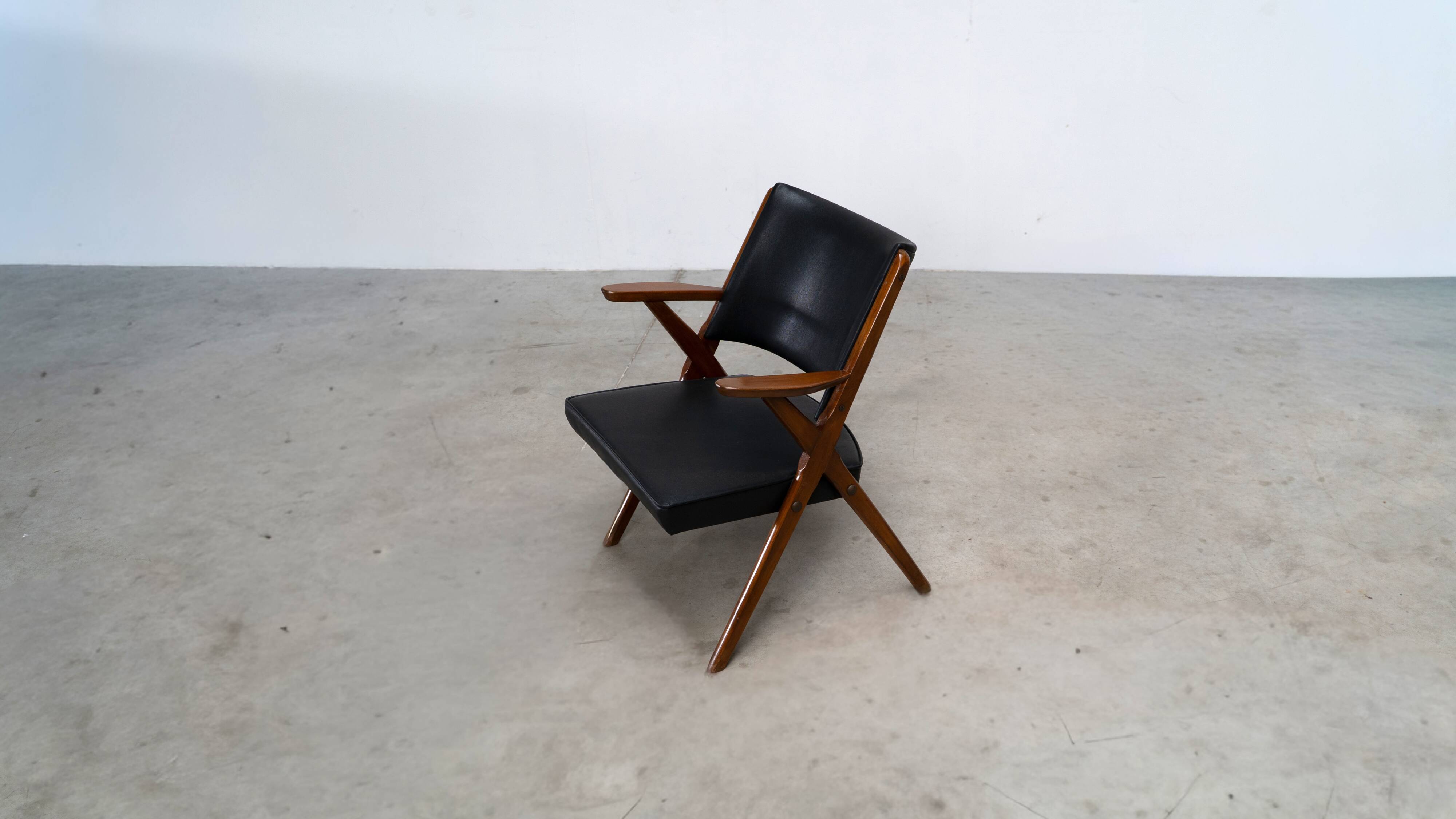 Leather lounge chair by Dal Vera