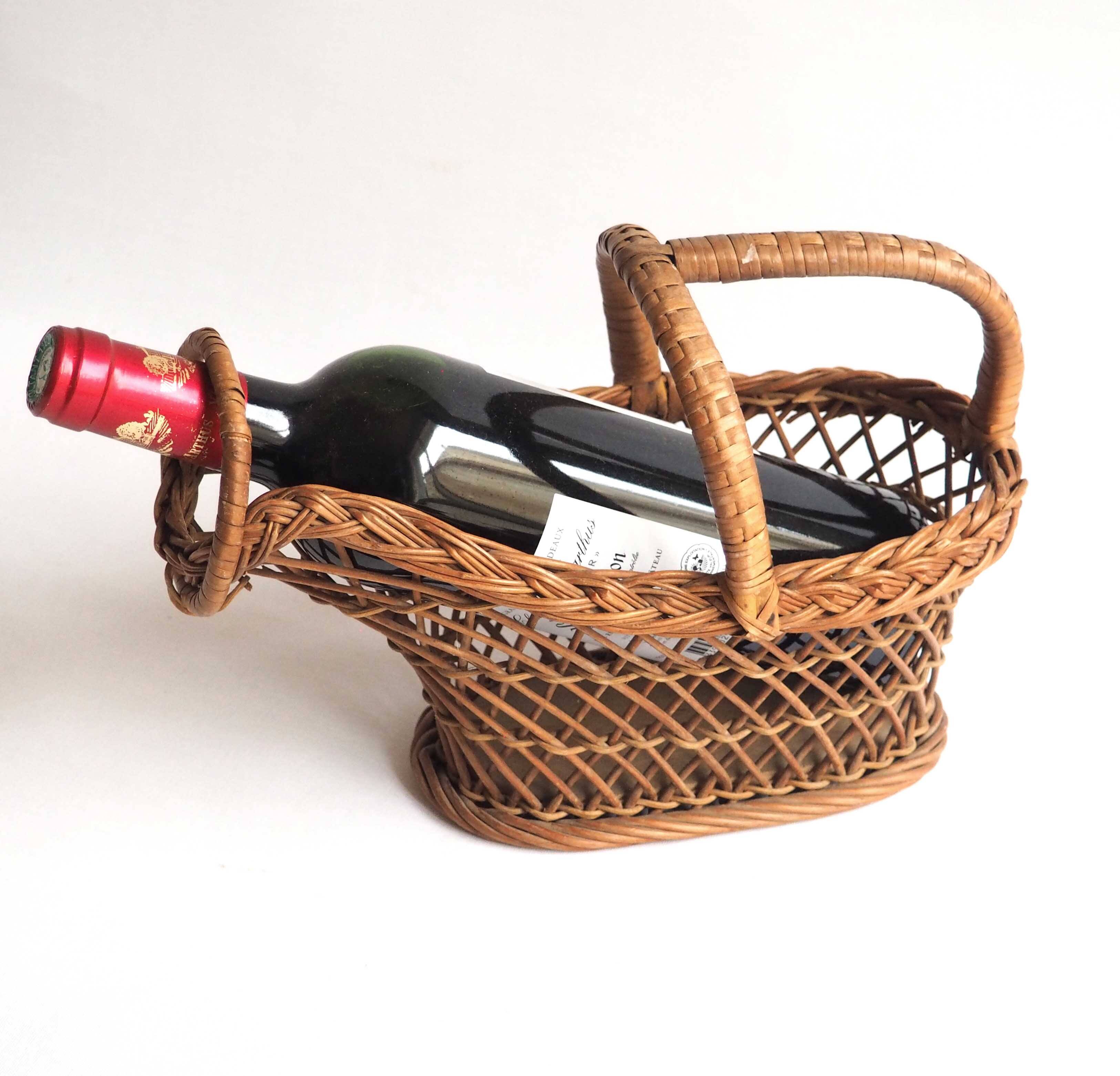 Rattan bottle holder