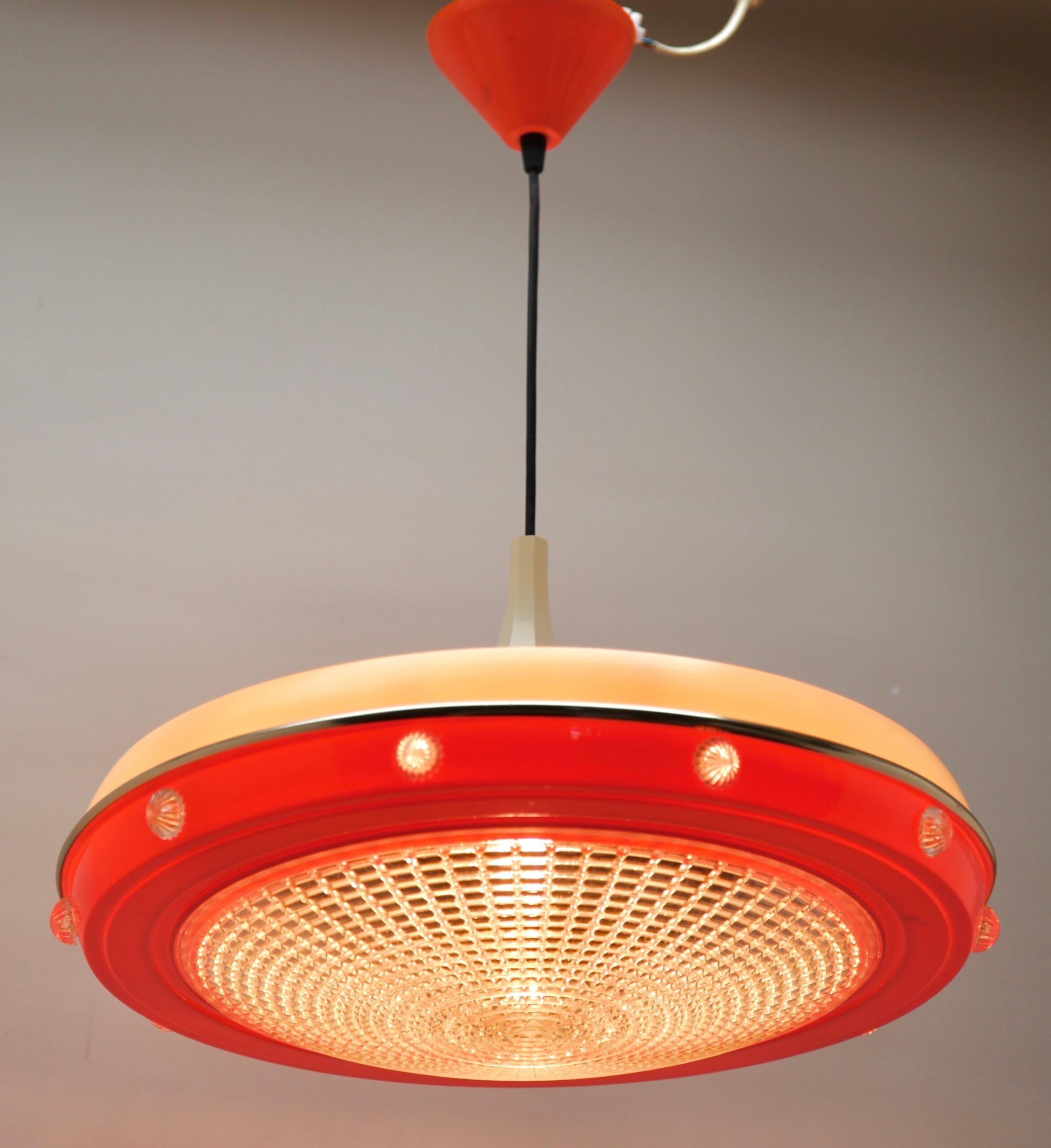 Suspension scandinave avec abat-jour optique en acrylique