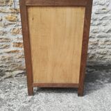Oak chest of drawers has 5 drawers