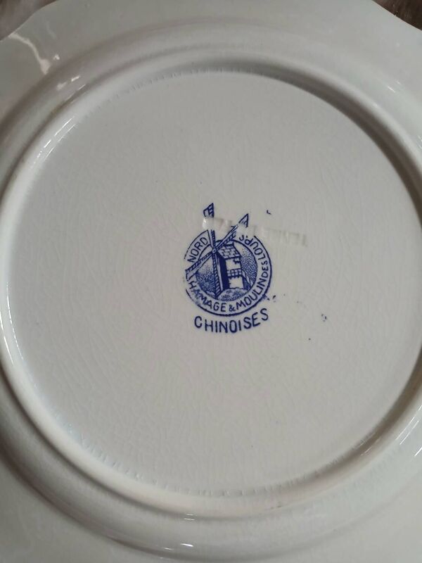 7 assiettes à dessert anciennes en Terre de fer