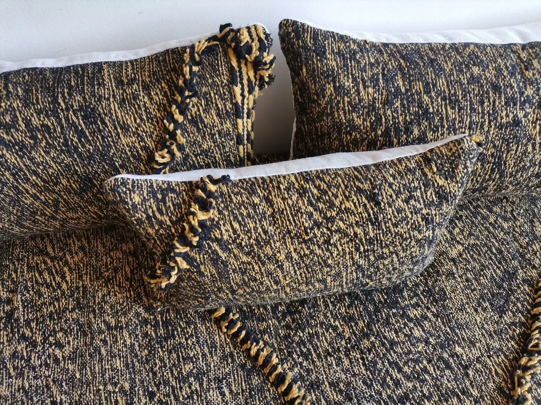 Moroccan sofa on the floor – black and gold pattern
