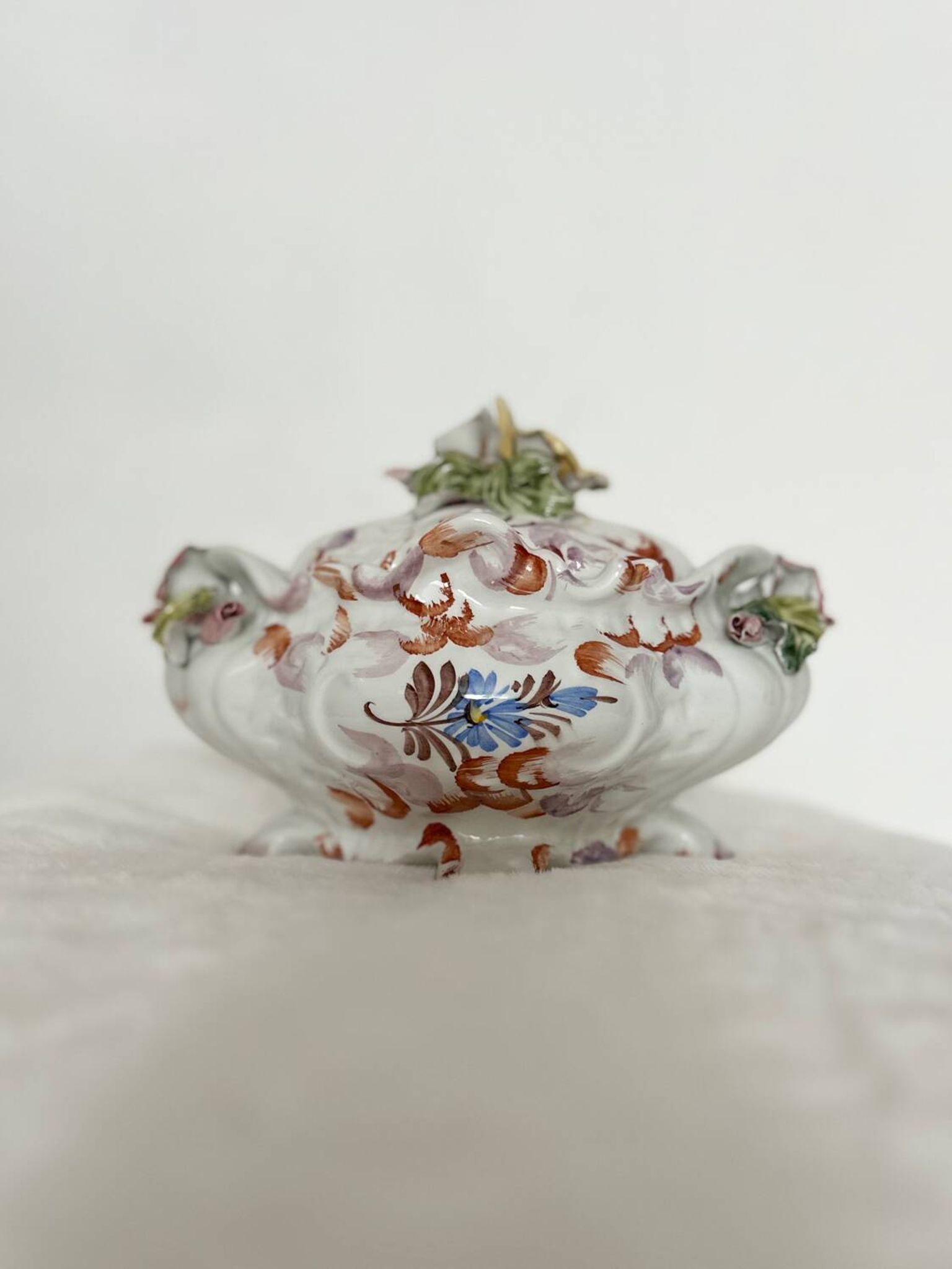 Soup tureen