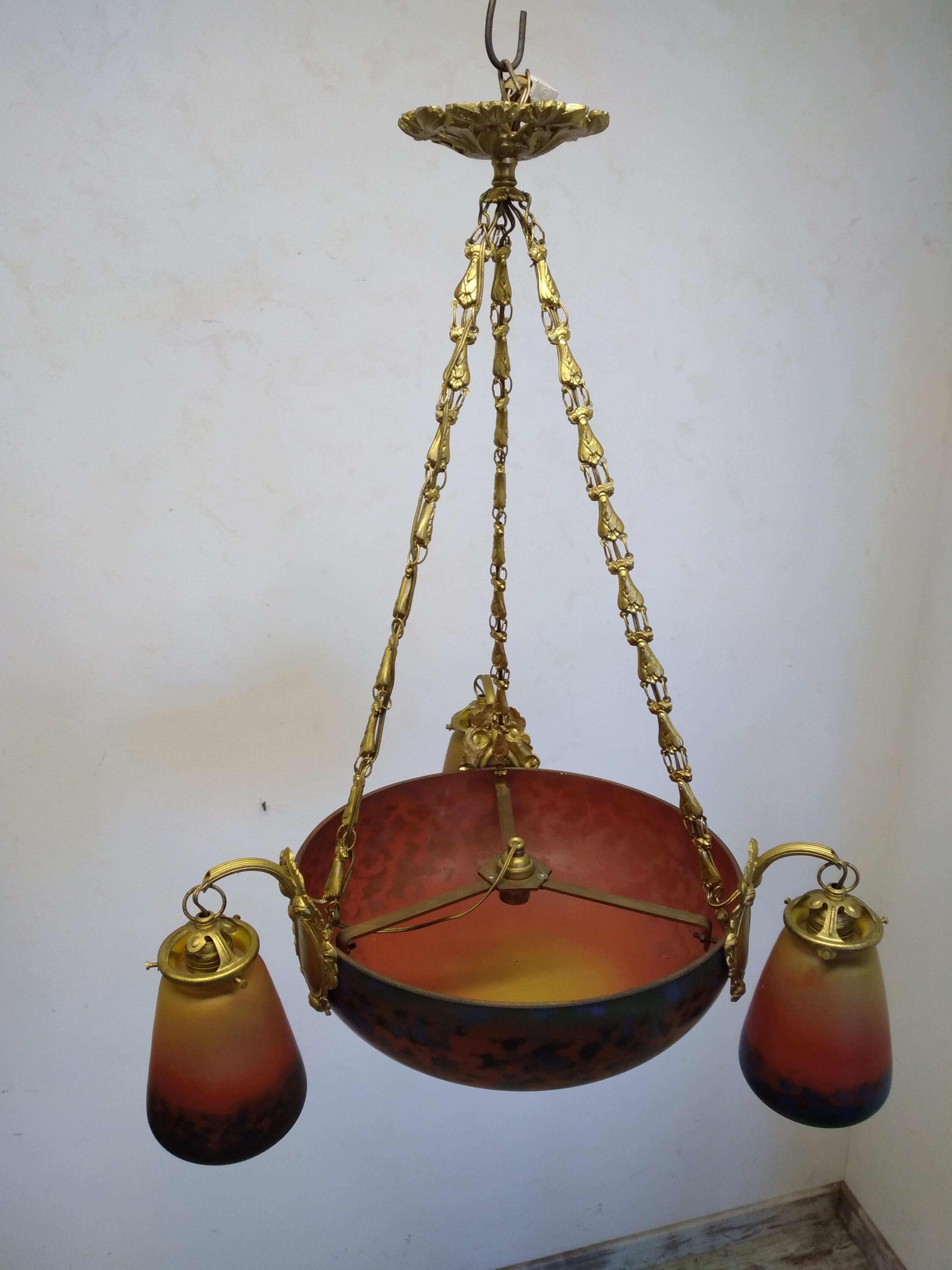 Suspension in art deco glass paste