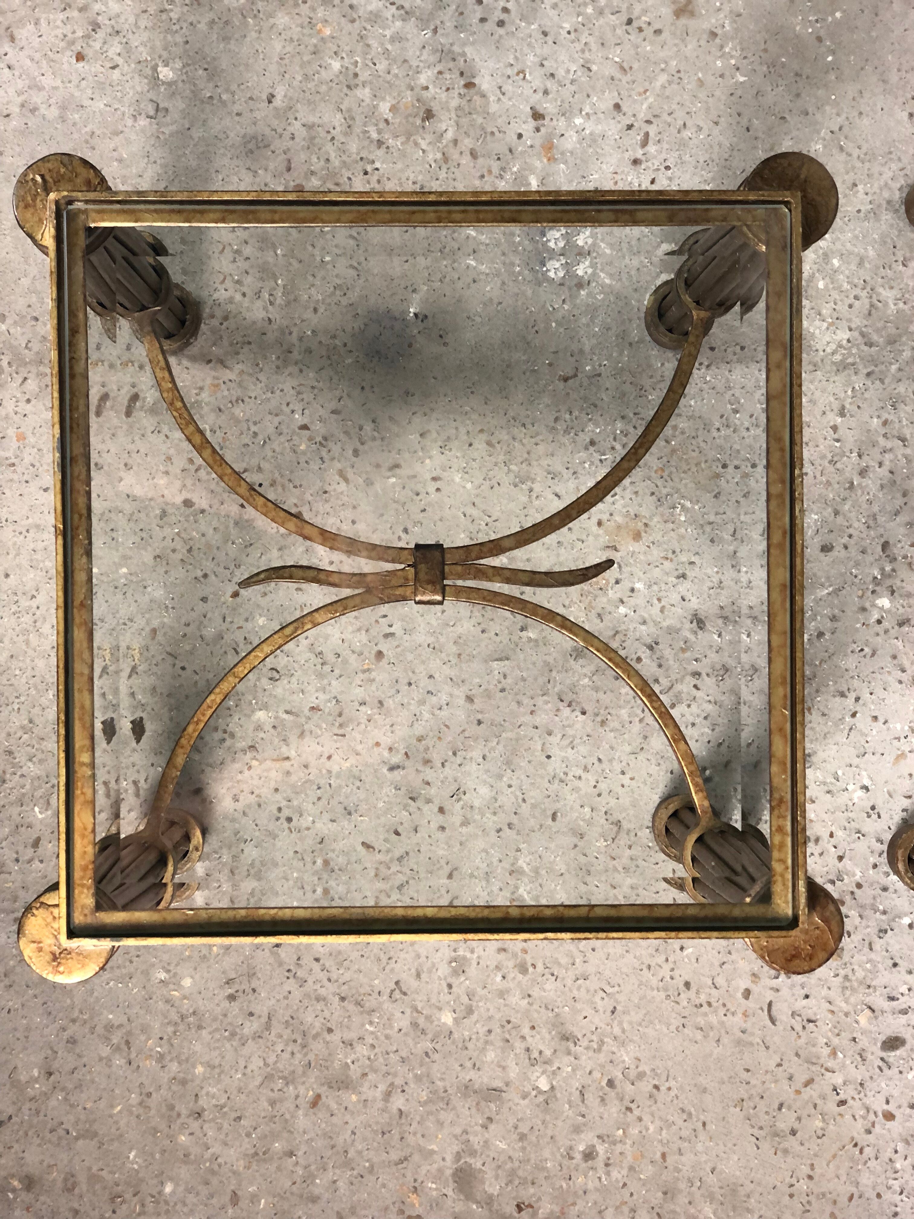 Vintage 80'S trundle table in patinated gilded wrought iron top beveled glass