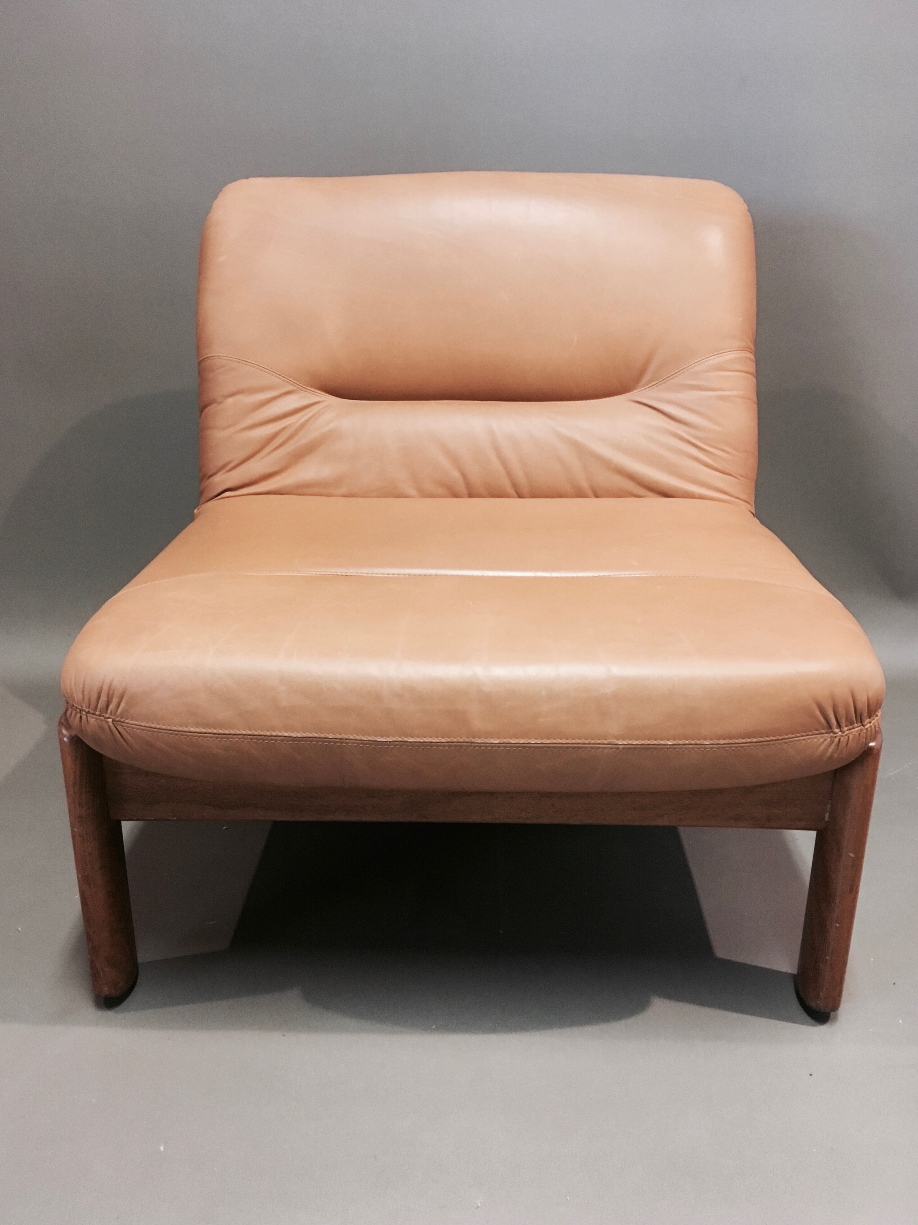 Fauteuil design scandinave teck et cuir 1960