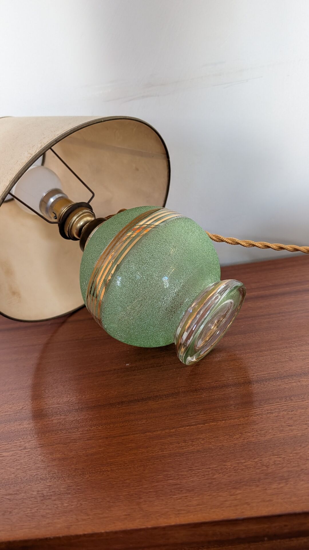 Lampe de table en verre granité vert