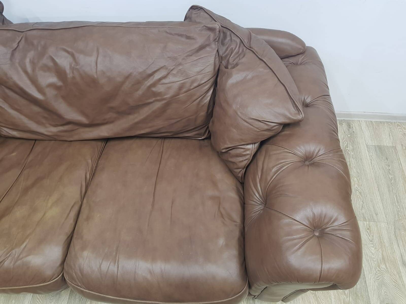 Mid-Century, Chesterfield sofa, natural leather