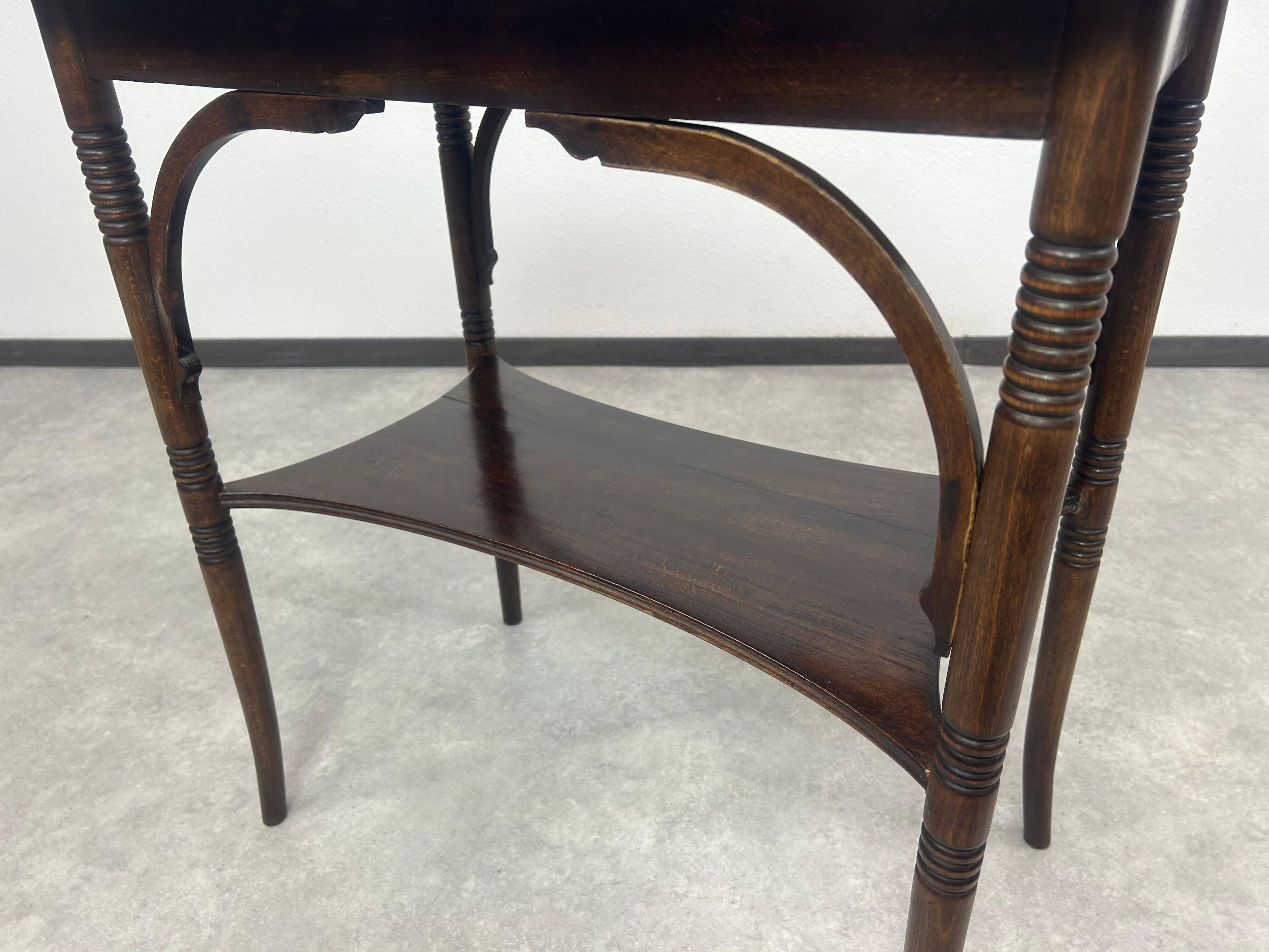 Occasional table Jugendstil no.31 by Thonet