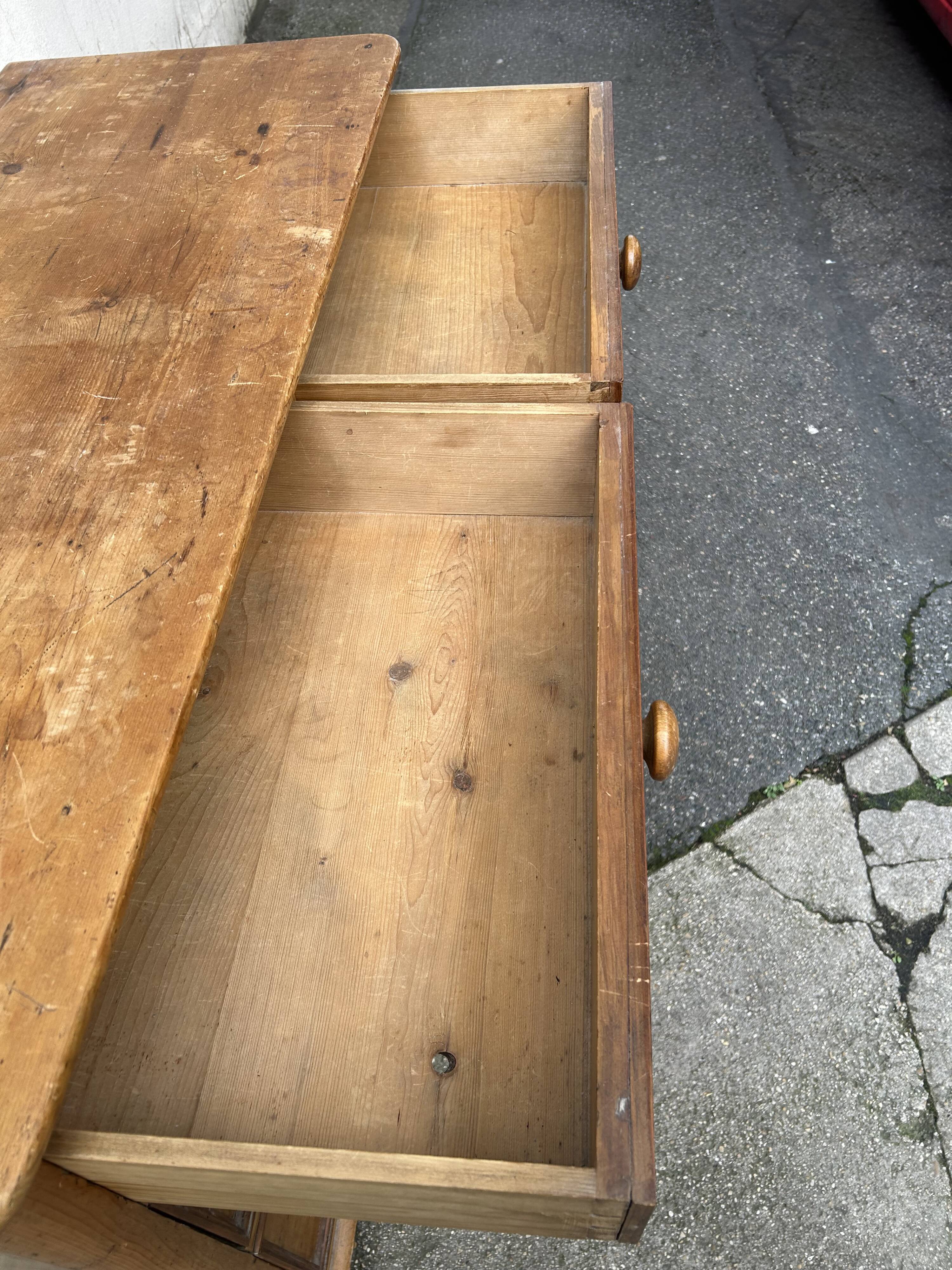 Pine chest of drawers with 4 drawers