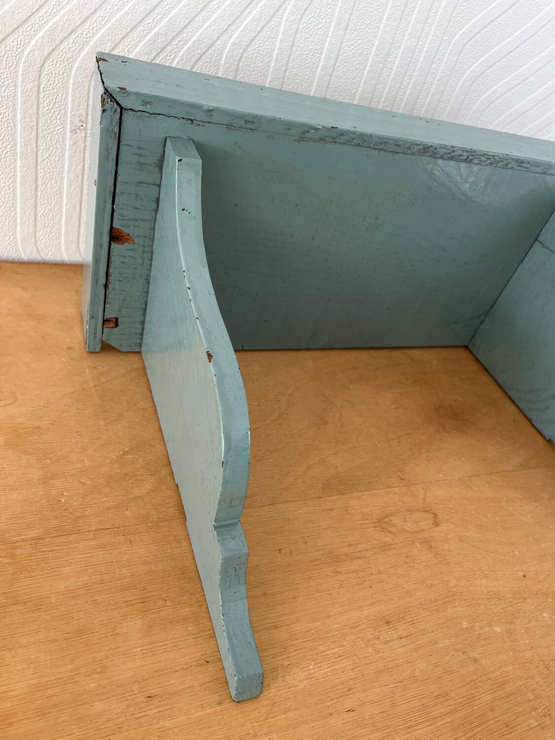 Set of 2 shelves and 1 vintage coat rack