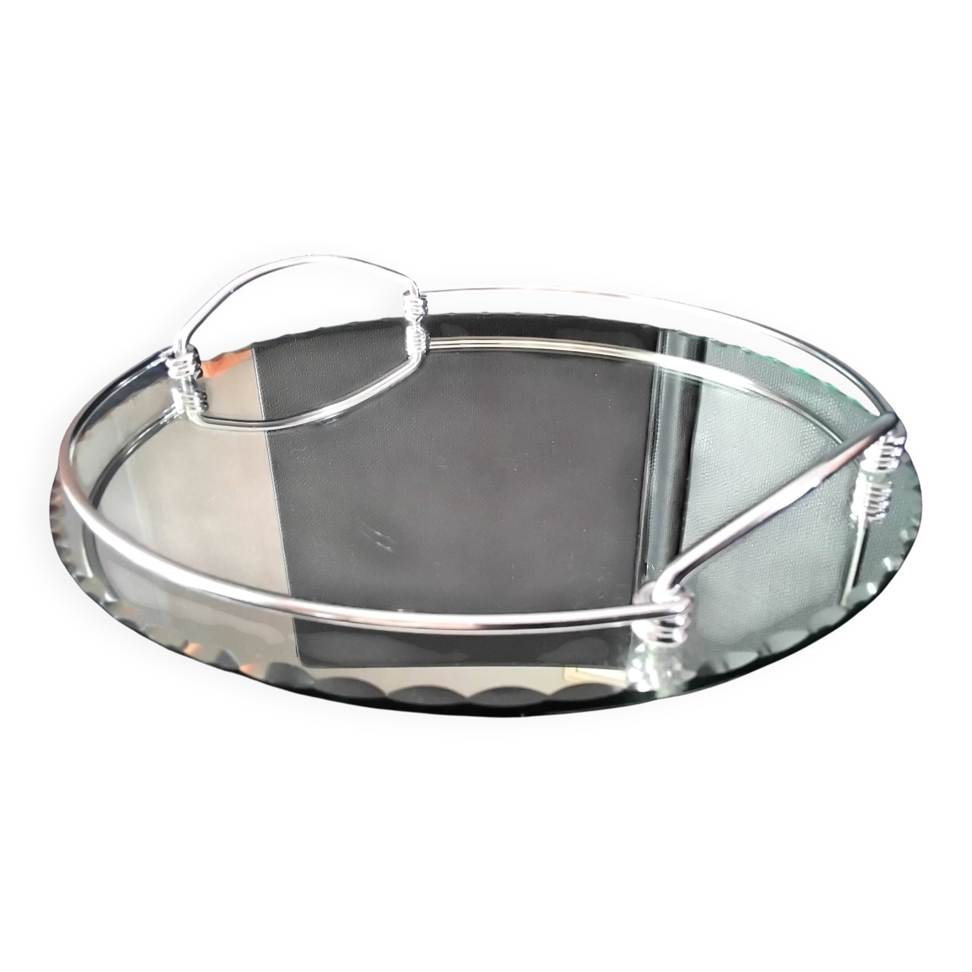 Bevelled mirror plateau